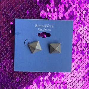 Vera Wang STUD EARINGS